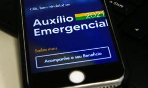 Trabalhadores nascidos em março podem sacar auxílio emergencial