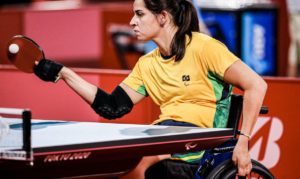 Cátia Oliveira, Dani Rauen e Israel Stroh vencem no tênis de mesa