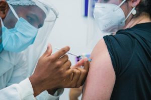 Covid: 75% dos alagoanos adultos já receberam a 1ª dose