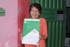 PGM Penedo entrega escrituras do Programa Moradia Legal aos beneficiários