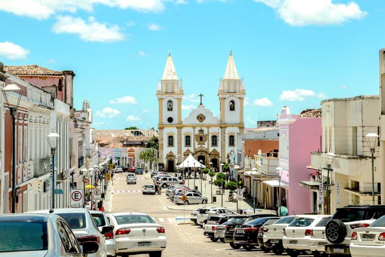 Comércio de Penedo Ajusta Horários para Melhor Atender as Festividades