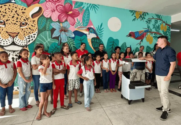 Penedo entrega equipamentos a escolas com melhor desempenho no programa de reciclagem — e o que isso significa além dos bebedouros
